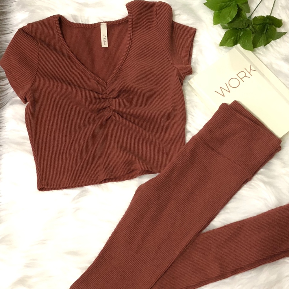 MAUVE COLOR HIGH-WAISTED LEGGING SET WITH CROP TOP